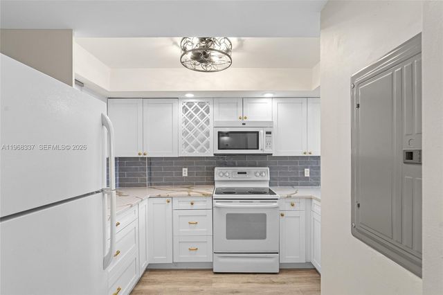 112 Royal Park Drive 3H, Oakland Park, FL 33309