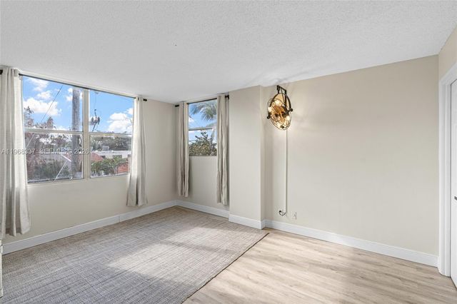112 Royal Park Drive 3H, Oakland Park, FL 33309