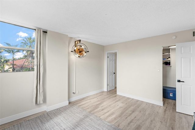 112 Royal Park Drive 3H, Oakland Park, FL 33309