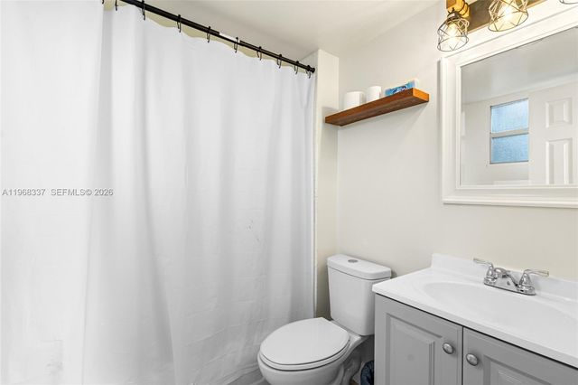 112 Royal Park Drive 3H, Oakland Park, FL 33309