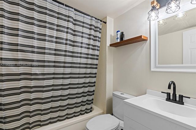 112 Royal Park Drive 3H, Oakland Park, FL 33309