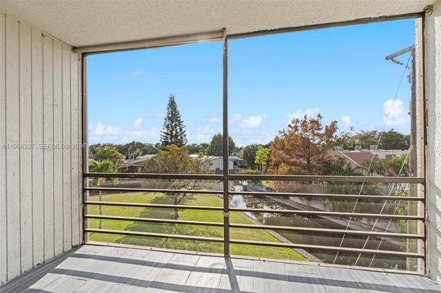 112 Royal Park Drive 3H, Oakland Park, FL 33309