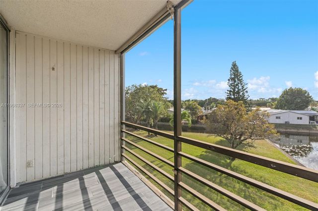 112 Royal Park Drive 3H, Oakland Park, FL 33309