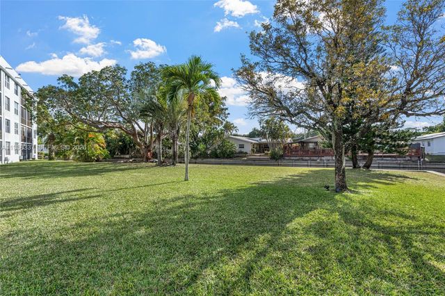 112 Royal Park Drive 3H, Oakland Park, FL 33309