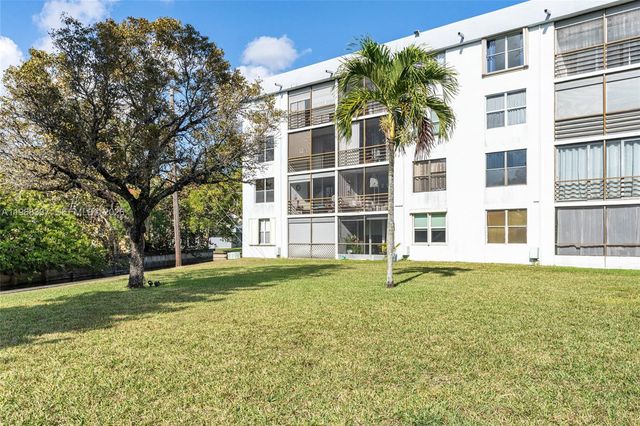 112 Royal Park Drive 3H, Oakland Park, FL 33309