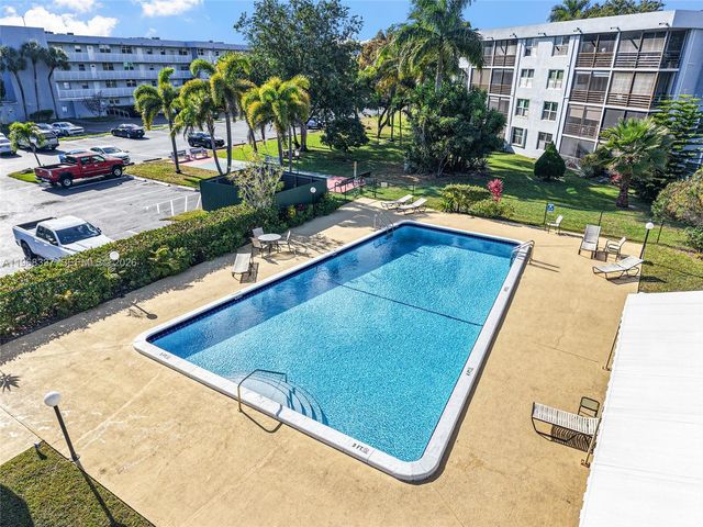 112 Royal Park Drive 3H, Oakland Park, FL 33309