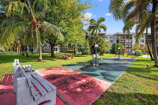 112 Royal Park Drive 3H, Oakland Park, FL 33309