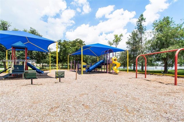 112 Royal Park Drive 3H, Oakland Park, FL 33309