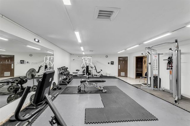 112 Royal Park Drive 3H, Oakland Park, FL 33309