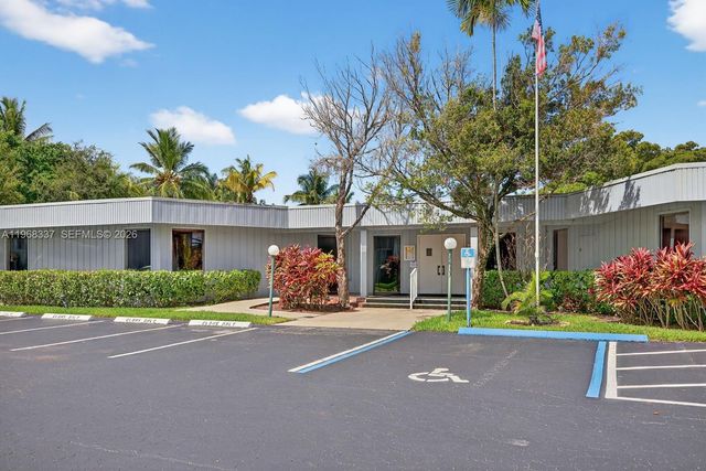 112 Royal Park Drive 3H, Oakland Park, FL 33309