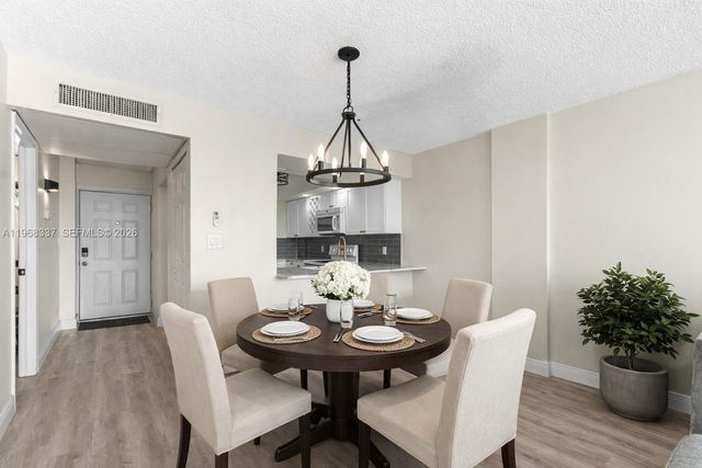 112 Royal Park Drive 3H, Oakland Park, FL 33309