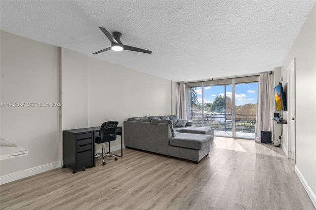 112 Royal Park Drive 3H, Oakland Park, FL 33309