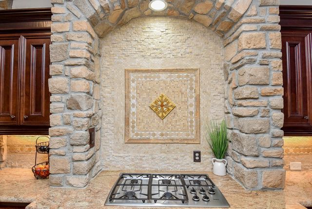 20600 Eagle Wood Trace Drive, Porter, TX 77365