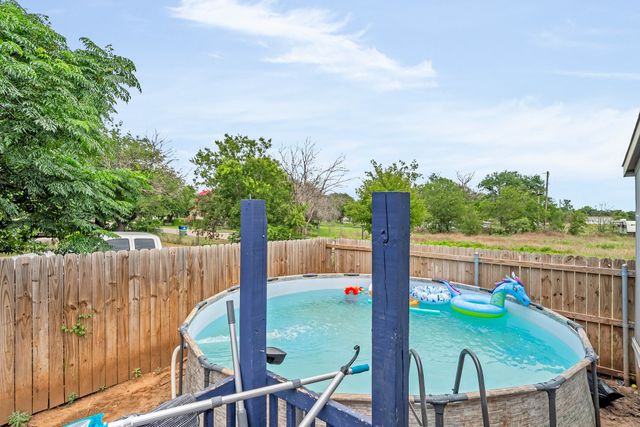 3108 Mistletoe Street, Granbury, TX 76048