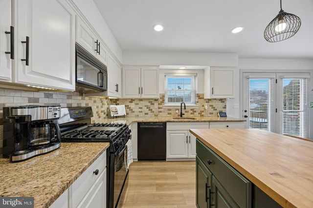 124 LONGFORD RD, West Chester, PA 19380