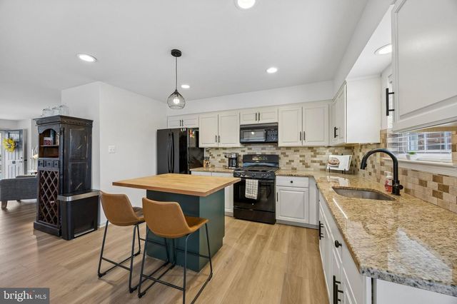 124 LONGFORD RD, West Chester, PA 19380