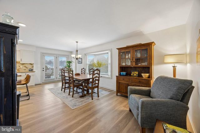 124 LONGFORD RD, West Chester, PA 19380