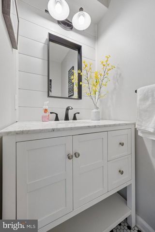 124 LONGFORD RD, West Chester, PA 19380