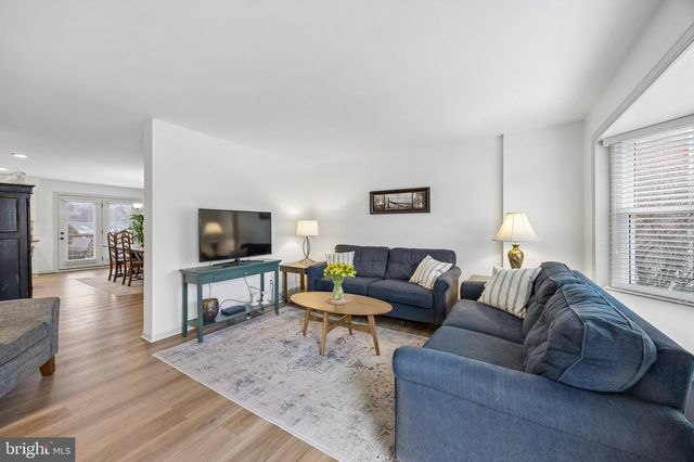 124 LONGFORD RD, West Chester, PA 19380