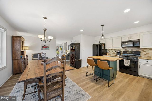 124 LONGFORD RD, West Chester, PA 19380