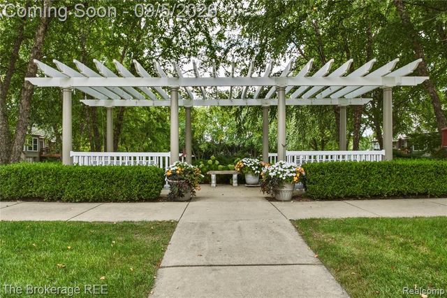 1218 Wind Chime Drive 50, Waterford, MI 48327