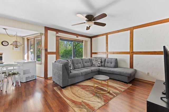 524 Forest Hill AVENUE, Oak Creek, WI 53154