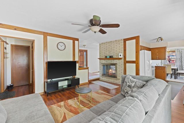 524 Forest Hill AVENUE, Oak Creek, WI 53154
