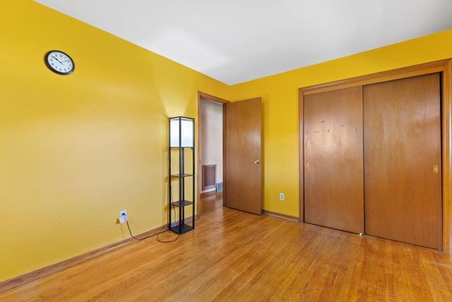524 Forest Hill AVENUE, Oak Creek, WI 53154