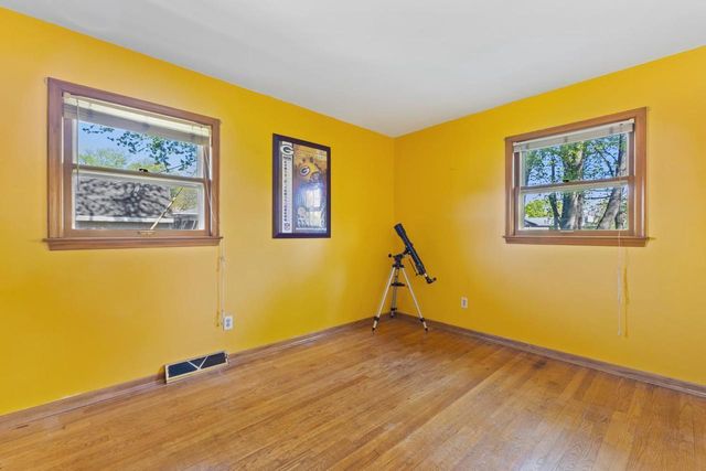 524 Forest Hill AVENUE, Oak Creek, WI 53154