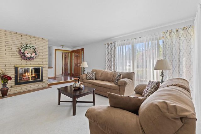 524 Forest Hill AVENUE, Oak Creek, WI 53154