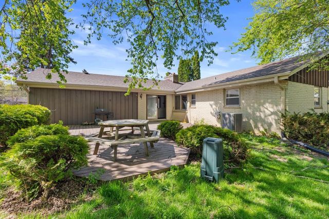 524 Forest Hill AVENUE, Oak Creek, WI 53154