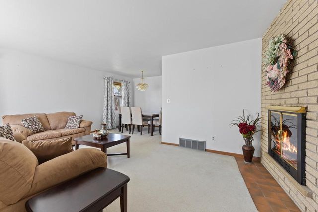 524 Forest Hill AVENUE, Oak Creek, WI 53154