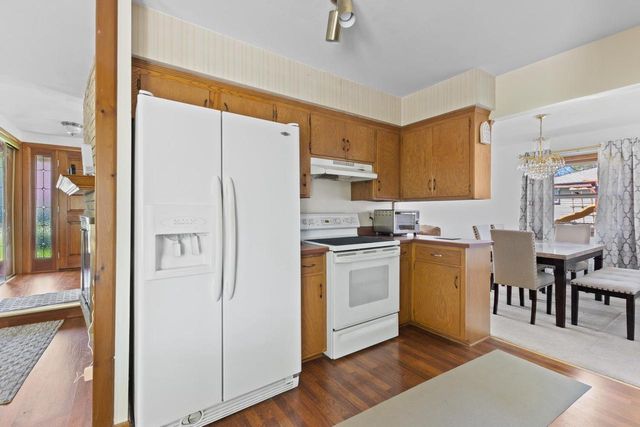 524 Forest Hill AVENUE, Oak Creek, WI 53154