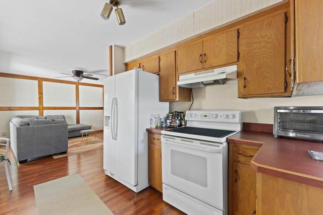 524 Forest Hill AVENUE, Oak Creek, WI 53154