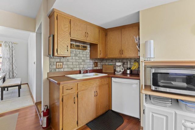 524 Forest Hill AVENUE, Oak Creek, WI 53154