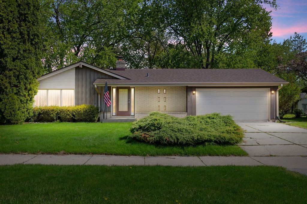 524 Forest Hill AVENUE, Oak Creek, WI 53154