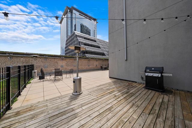 8 W MONROE Street 1704, Chicago, IL 60603