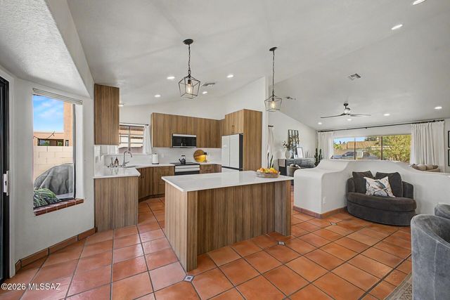 7369 E Riverbank Loop, Tucson, AZ 85715