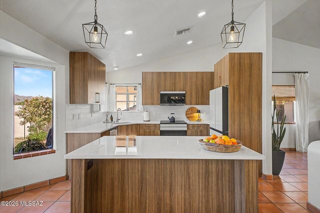 7369 E Riverbank Loop, Tucson, AZ 85715