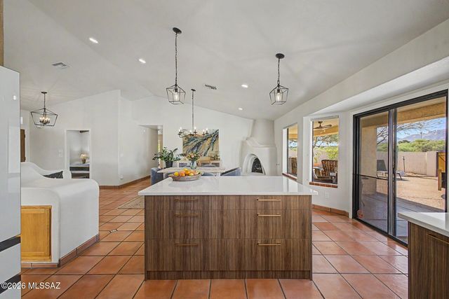 7369 E Riverbank Loop, Tucson, AZ 85715
