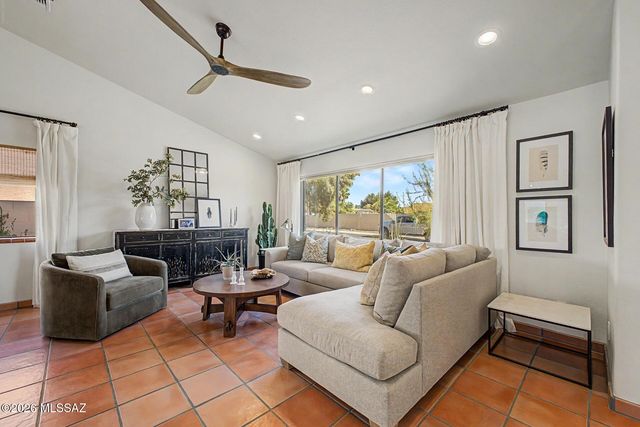 7369 E Riverbank Loop, Tucson, AZ 85715