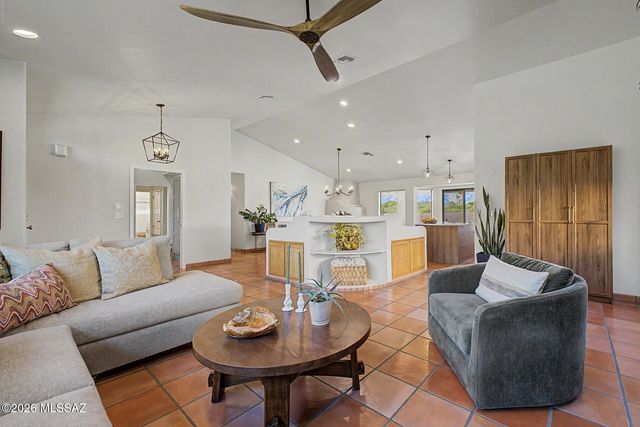 7369 E Riverbank Loop, Tucson, AZ 85715