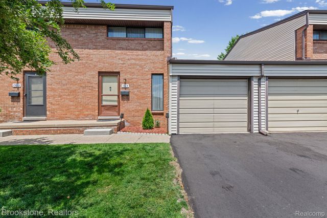 1925 Nicholas Court, Warren, MI 48092