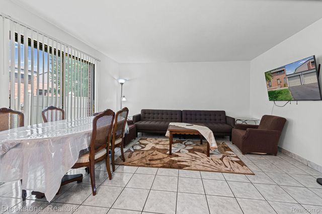 1925 Nicholas Court, Warren, MI 48092