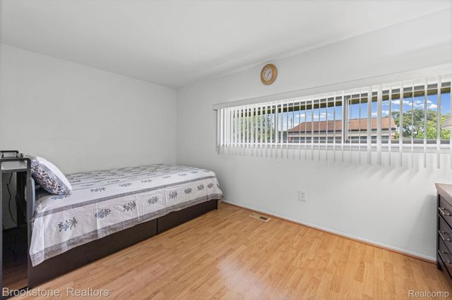 1925 Nicholas Court, Warren, MI 48092