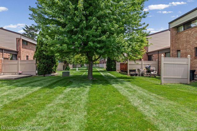 1925 Nicholas Court, Warren, MI 48092