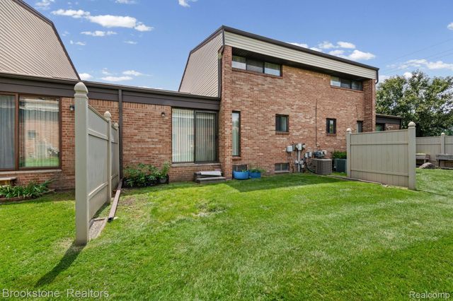 1925 Nicholas Court, Warren, MI 48092