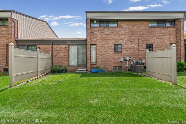 1925 Nicholas Court, Warren, MI 48092