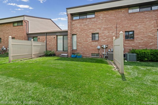 1925 Nicholas Court, Warren, MI 48092
