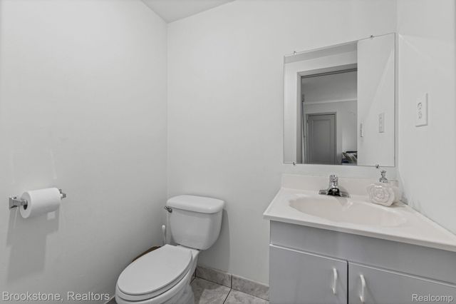 1925 Nicholas Court, Warren, MI 48092